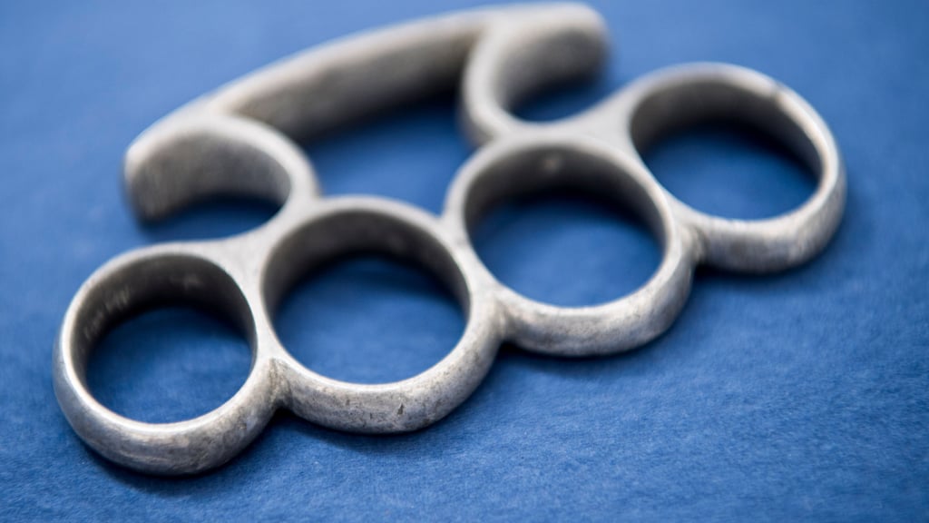 Ein junger Salzwedeler bedroht mit einem Schlagring seine Exfreundin.