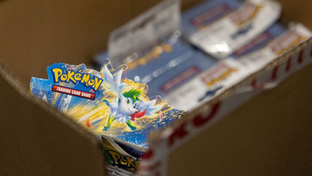 Der Handel mit Pokémon-Sammelkarten hat in den vergangenen Jahren wieder an Bedeutung gewonnen. Seltene Exemplare erzielen teils hohe Preise. (Symbolbild)