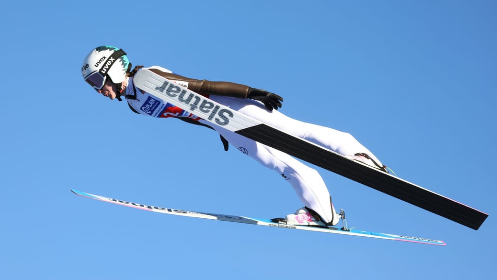 Nika Prevc ist derzeit mit großem Abstand die beste Skispringerin. (Archivbild)