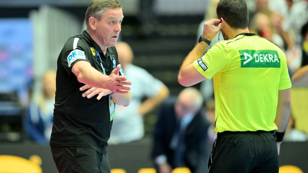 Zu früh gedrückt: Alfred Gislason leistet sich in der Schlussphase gegen Serbien einen unglücklichen Fauxpas.