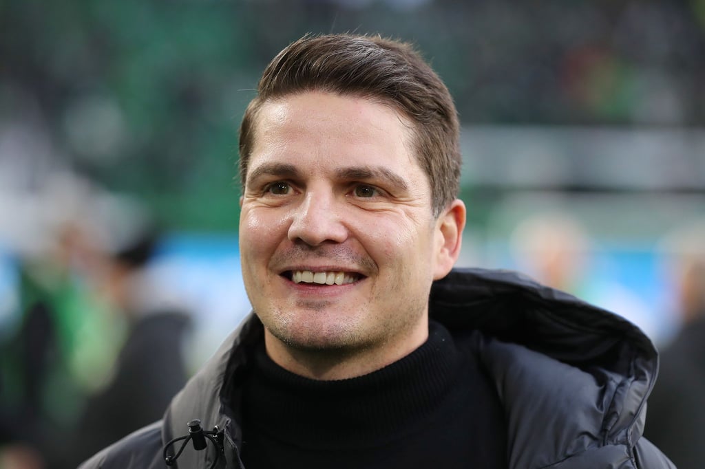 Auf Stürmersuche: Wolfsburgs Sportdirektor Pirmin Schwegler.