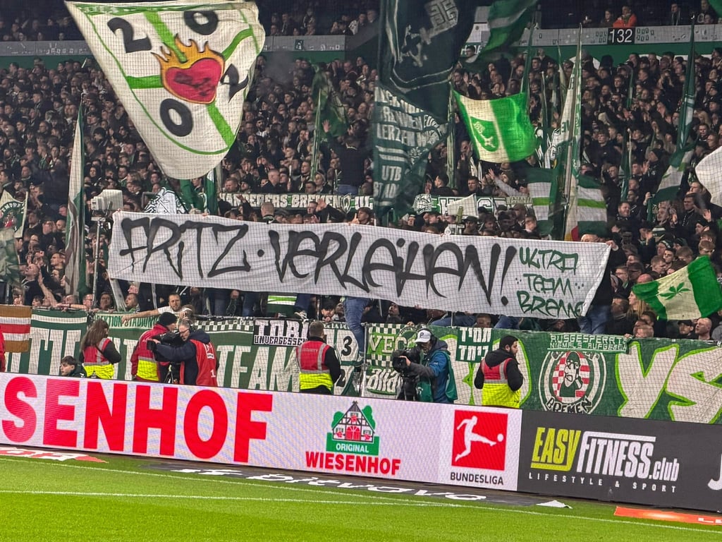 Spott der Werder-Fans gegen Sportchef Clemens Fritz: „Fritz verleihen“