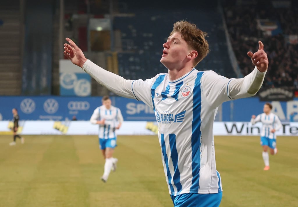 War gegen Erzgebirge Aue wieder der entscheidende Mann des FC Hansa Rostock: Stürmer Ryan Naderi. (Archivbild)