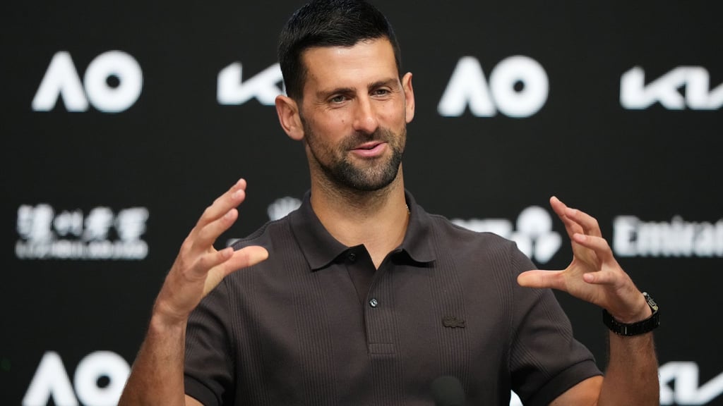 Novak Djokovic fordert in Melbourne Carlos Alcaraz und Jannik Sinner heraus.
