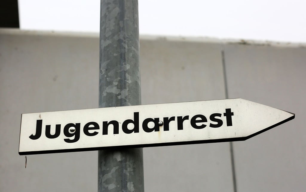 Im Arrest soll den Jugendlichen und Heranwachsenden vermittelt werden, dass sie Verantwortung für ihr Verhalten übernehmen und notwendige Konsequenzen für ihr künftiges Leben ziehen müssen.
