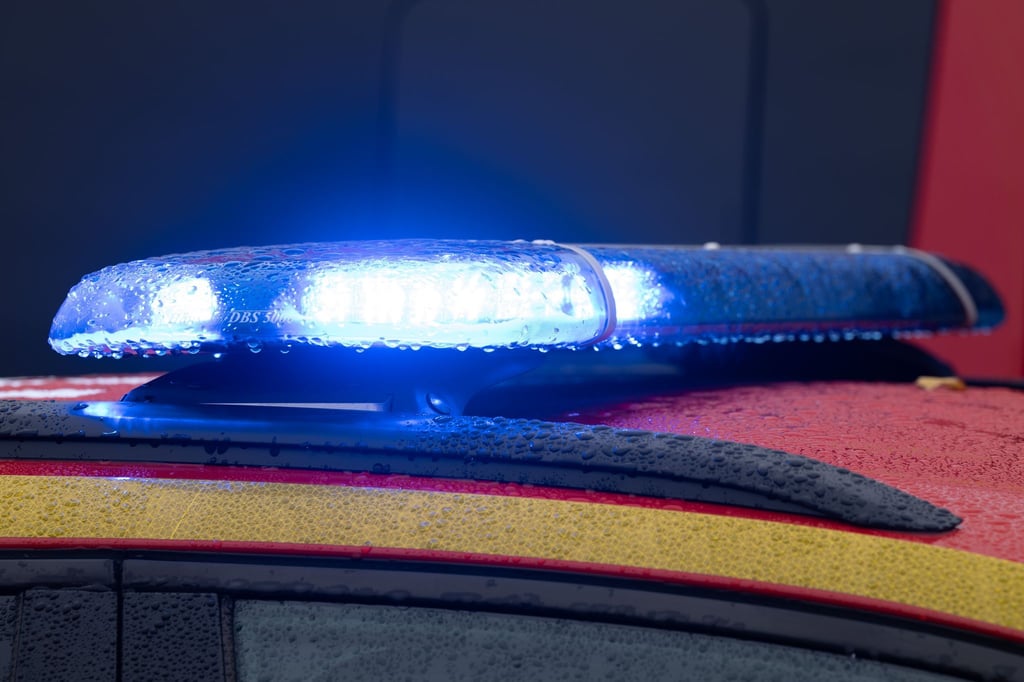 Die Feuerwehr rückte wegen der Reizstoff-Attacken zu Großeinsätzen aus. (Symbolbild)