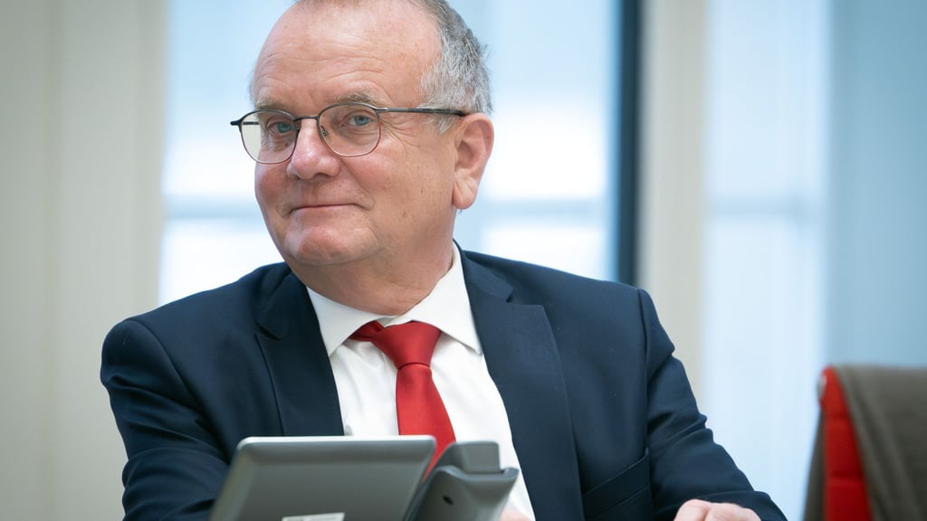 Wegen des Bruchs der SPD-BSW-Koalition stellt sich Verkehrsminister Detlef Tabbert - Ex-BSWler - auf seinen Ruhestand ein. (Archivbild)