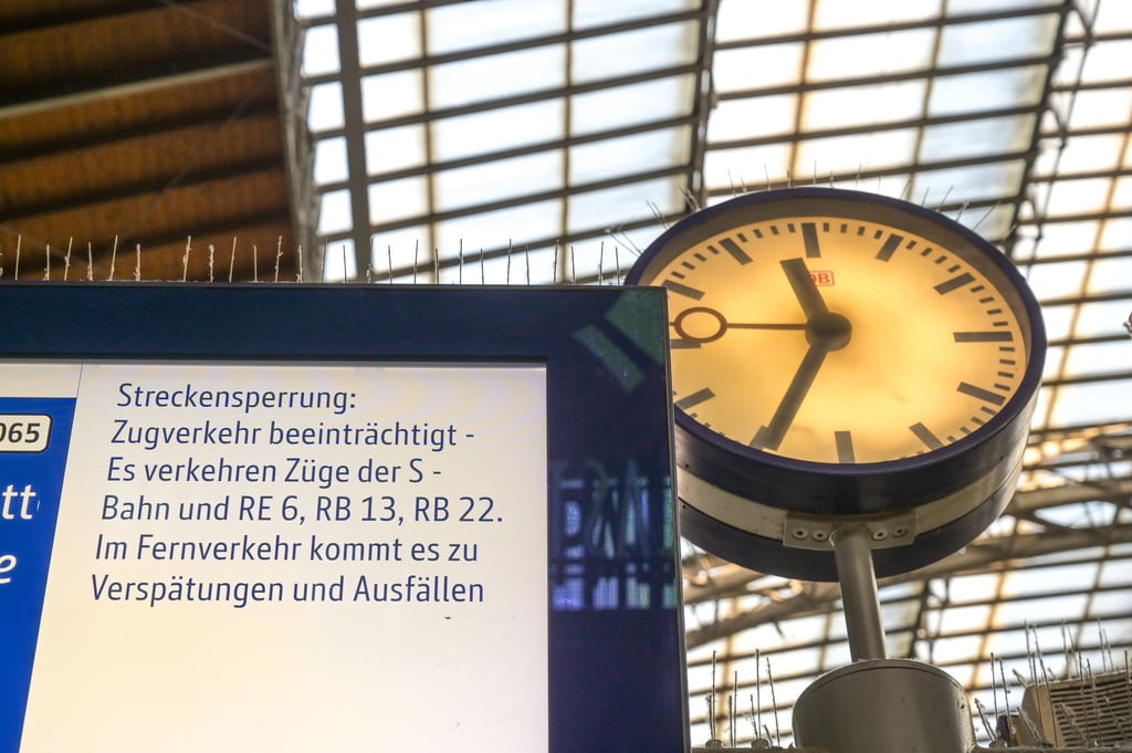 Nach einem Polizeieinsatz an der Strecke ist die Sperrung am Leipziger Hauptbahnhof zwar aufgehoben – dennoch kommt es weiter zu teils starken Verspätungen und Einschränkungen im Zugverkehr