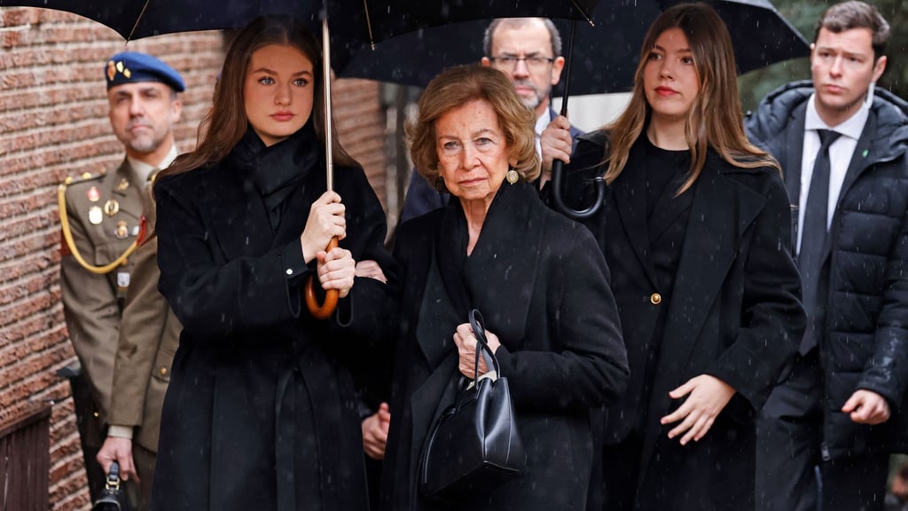 Die spanische Königsfamilie hat bei einer Trauerfeier Abschied von Irene von Griechenland, der Schwester der spanischen Altkönigin Sofía, genommen.