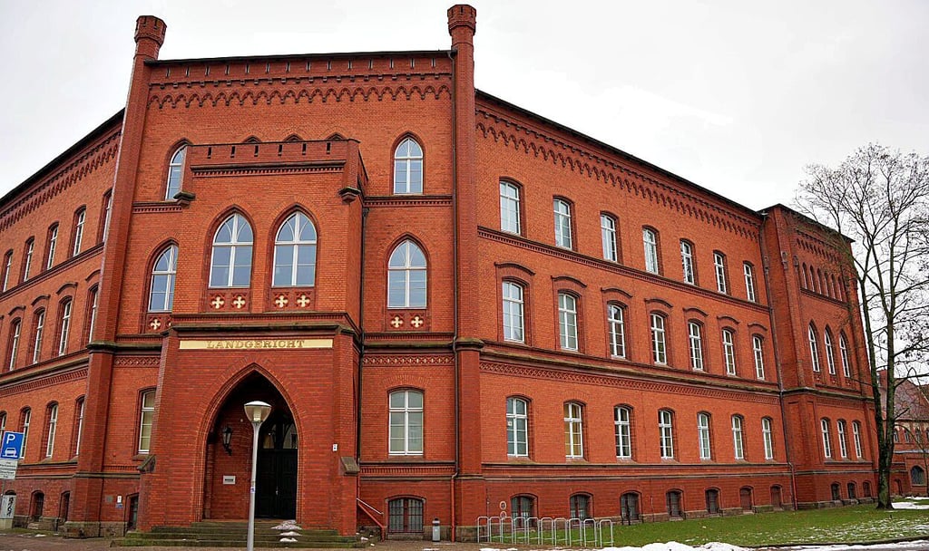 Das Landgericht in Stendal, das sich in direkter Nachbarschaft zum Dom befindet, soll ab 2027  saniert werden.