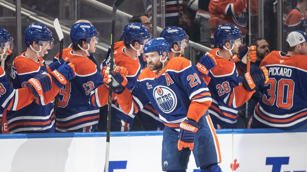 Leon Draisaitl reist aus familiären Gründen nach Deutschland. (Archivbild)