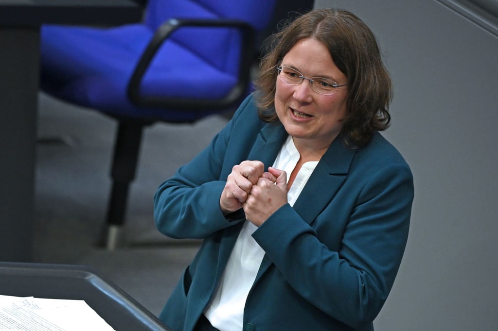 Die Grünen-Bundestagsabgeordnete Andreas Lübcke aus Brandenburg dringt auf eine rasche Umsetzung eines deutsch-polnischen Jugend-Bahntickets für diesen Sommer. (Archivbild)