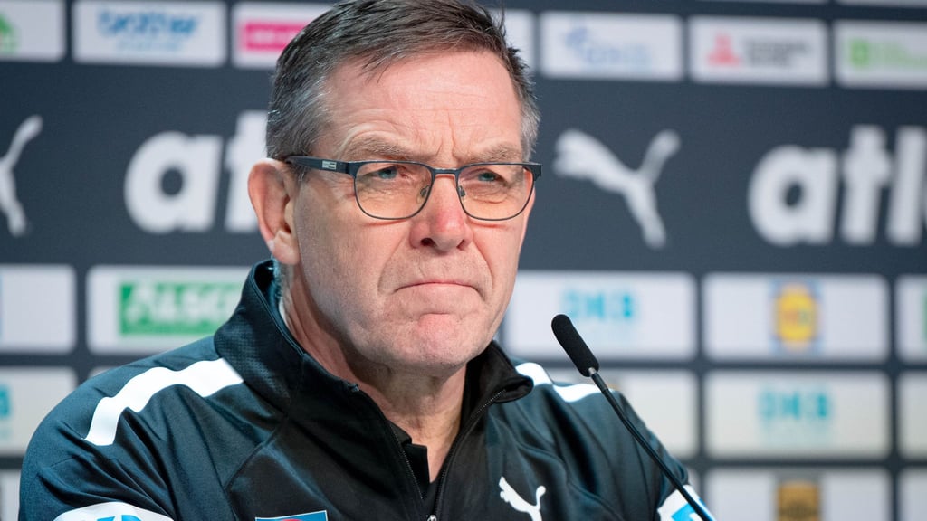 Alfred Gislason muss nach der Niederlage gegen Serbien viel Kritik einstecken.