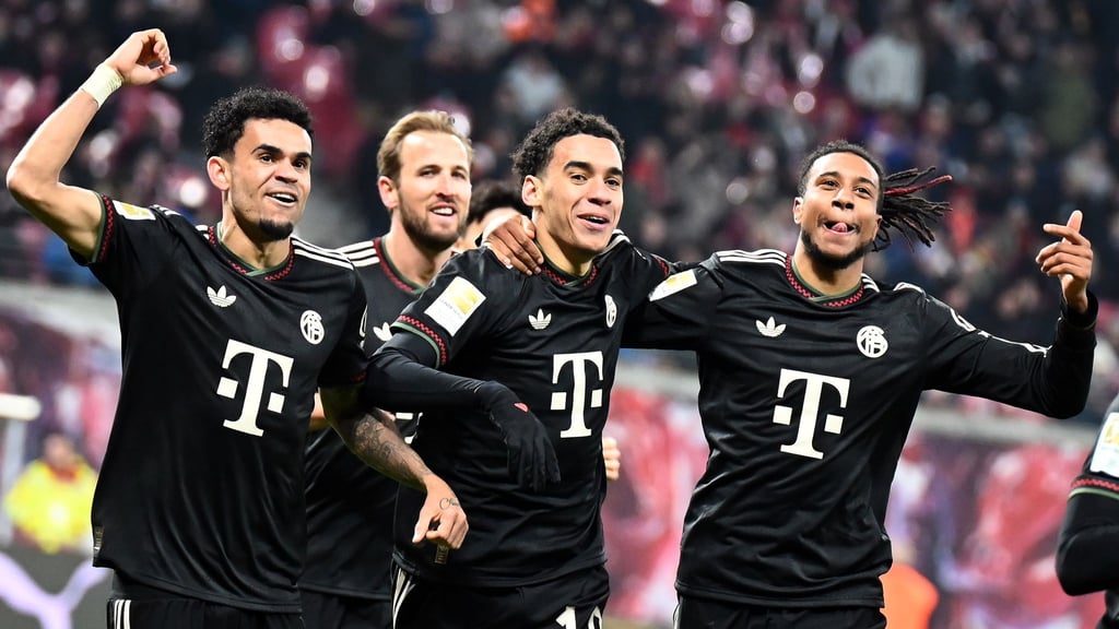 Vier gewinnt: Die Bayern-Offensive mit Luis Diaz, Harry Kane, Jamal Musiala und Michael Olise (v.l.).