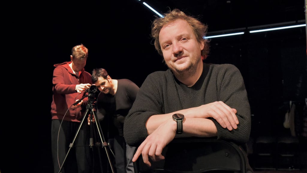 Regisseur Nico Dietrich inszeniert das Jugend- und Erwachsenenstück „Rishi“. 