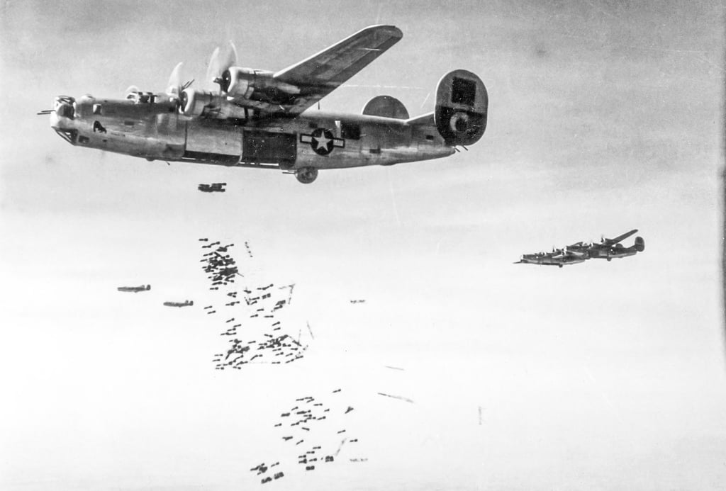 Ein Bombardement von alliierten Flugzeugen im Zweiten Weltkrieg. Mehr als 80 Jahre später werden auch in Sachsen-Anhalt weiterhin Blindgänger entdeckt. 