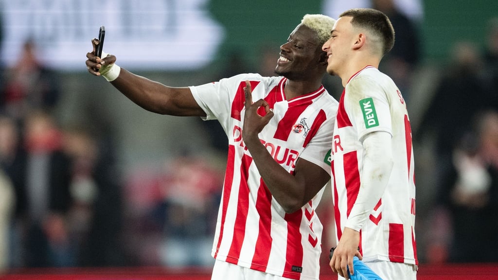 Kölns Ragnar Ache (l) war mit seinem Doppelpack gegen Mainz der Matchwinner.