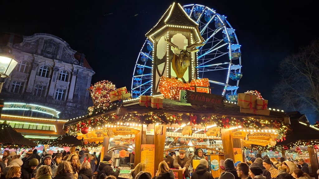 Blick auf den Magdeburger Weihnachtsmarkt.