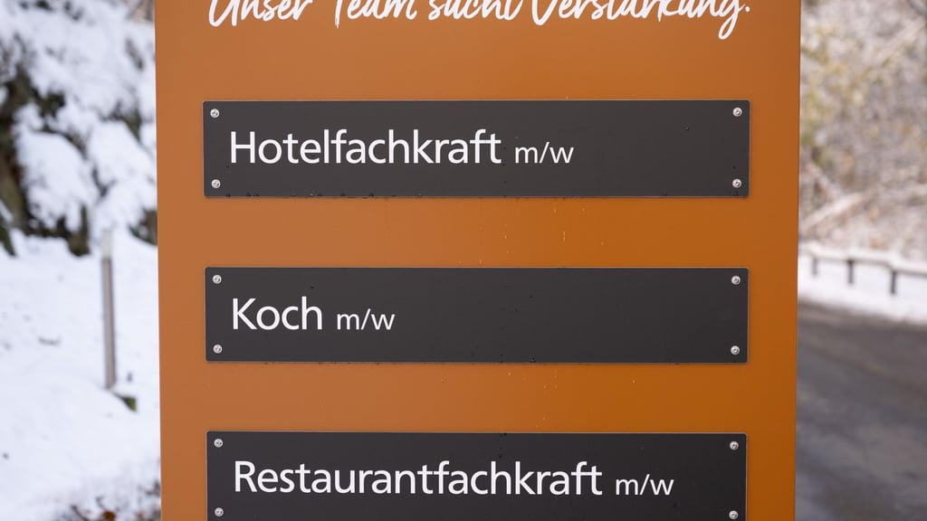 Hotels und Gastronomie klagen über Fachkräftemangel - die Grenzregion Spree-Neiße im Osten Brandenburgs reagiert nun unter anderem mit einer neuen Online-Plattform für junge Menschen. (Symbolbild)