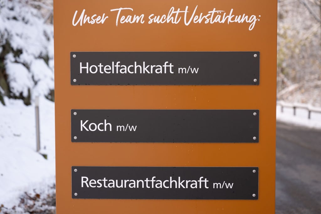 Hotels und Gastronomie klagen über Fachkräftemangel - die Grenzregion Spree-Neiße im Osten Brandenburgs reagiert nun unter anderem mit einer neuen Online-Plattform für junge Menschen. (Symbolbild)