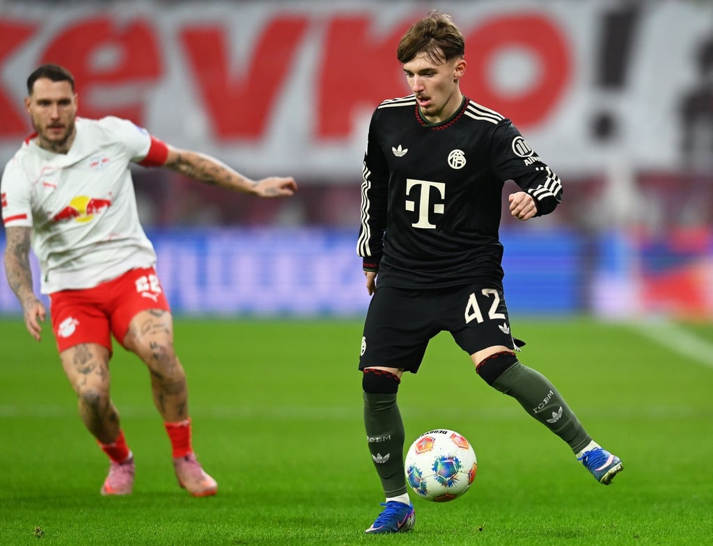 David Raum (l) und Gegenspieler Lennart Karl.