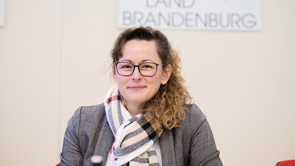 Auf Einladung von Brandenburgs Landwirtschaftsministerin Hanka Mittelstädt sollen am Sonntagabend die Agrarminister und die Landesbauernpräsidenten der Ost-Bundesländer am Rande der Grünen Woche zusammenkommen. (Archivbild)