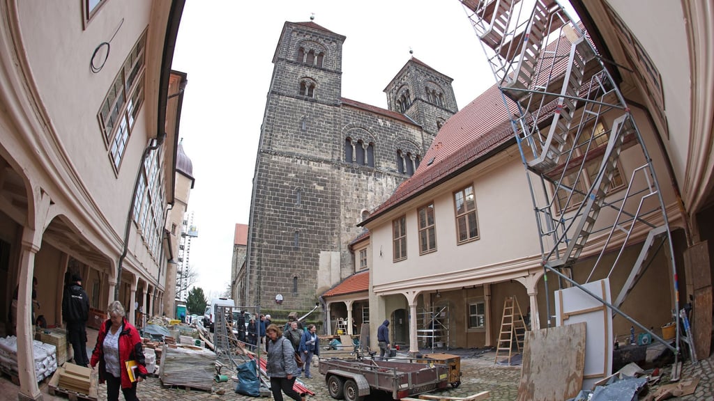 Eine Heißschaumlöschanlage soll das Welterbe auf dem Stiftsberg in Quedlinburg schützen.
