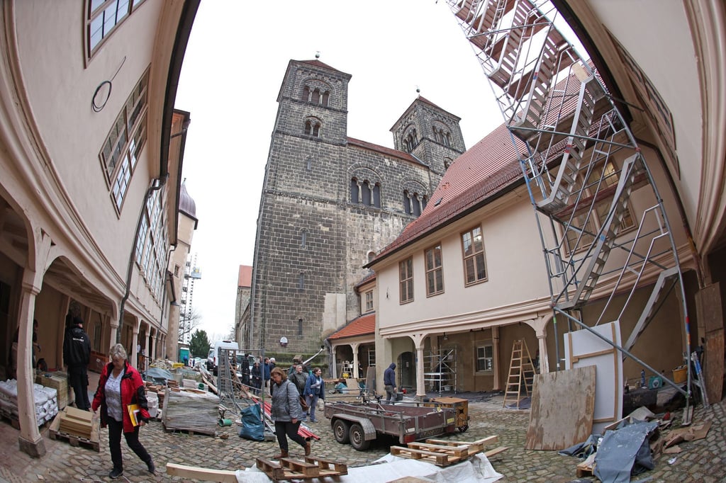 Eine Heißschaumlöschanlage soll das Welterbe auf dem Stiftsberg in Quedlinburg schützen.