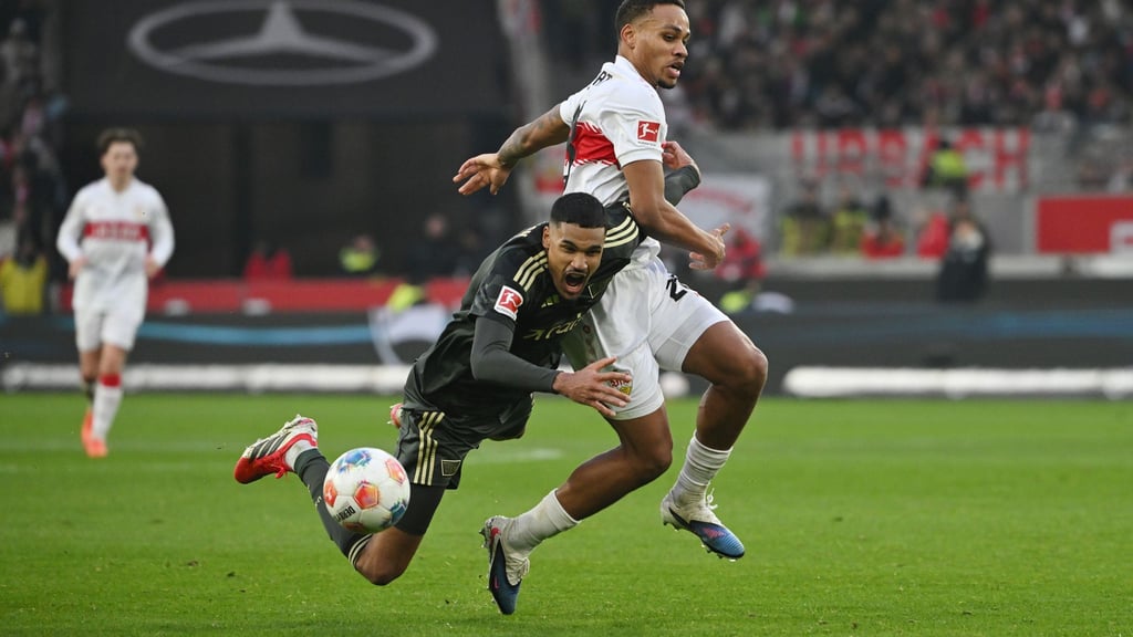 Viel Kampf, kein Sieger: Nartey (r) vom VfB im Duell mit Unions Doekhi