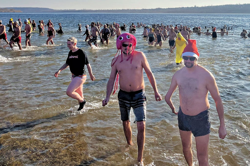 Am Sonntag wurde ein neuer Teilnehmerrekord beim Anbaden im Geiseltalsee in Stöbnitz erreicht.