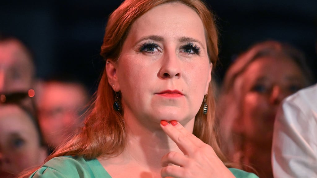 Der Vorschlag von Innenminister Armin Schuster (CDU) zur Beugehaft für ausreisepflichtige Ausländer sorgt für Kritik. (Archivbild)