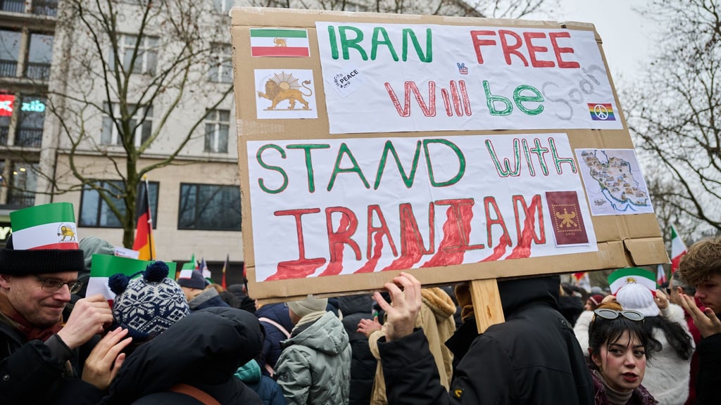 Am Sonntag demonstrieren erneut Menschen gegen die Regierung im Iran (Foto von Samstag)