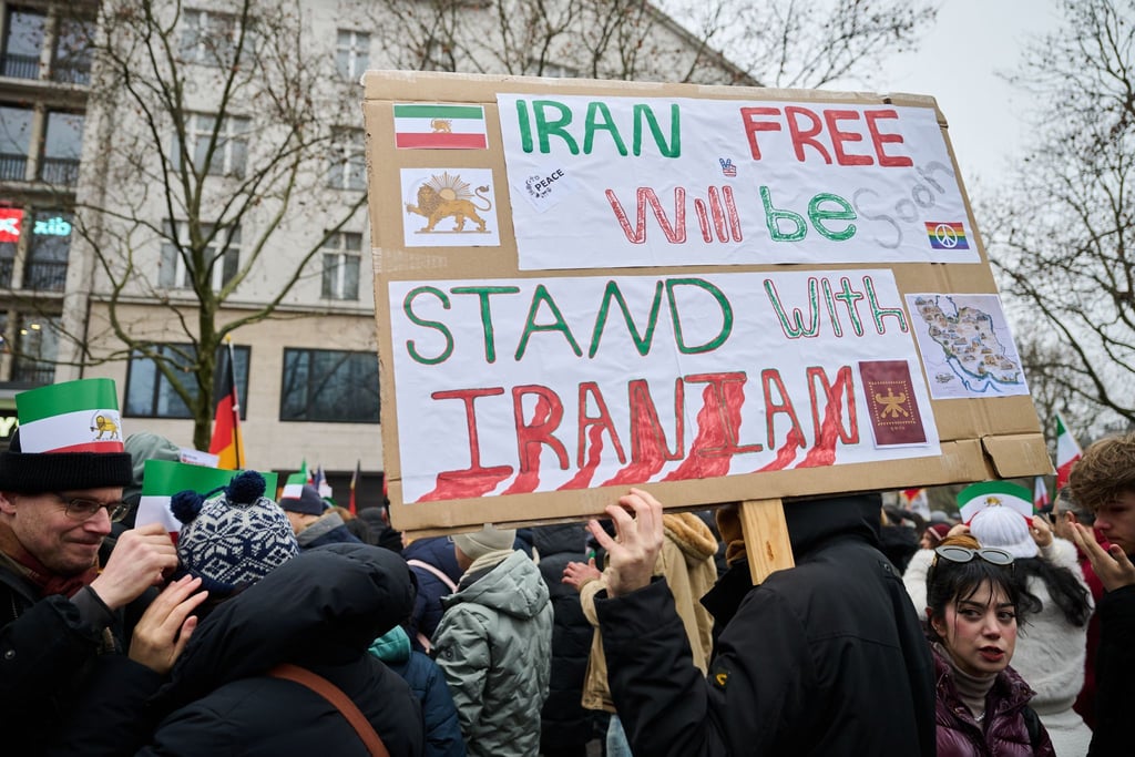 Am Sonntag demonstrieren erneut Menschen gegen die Regierung im Iran (Foto von Samstag)