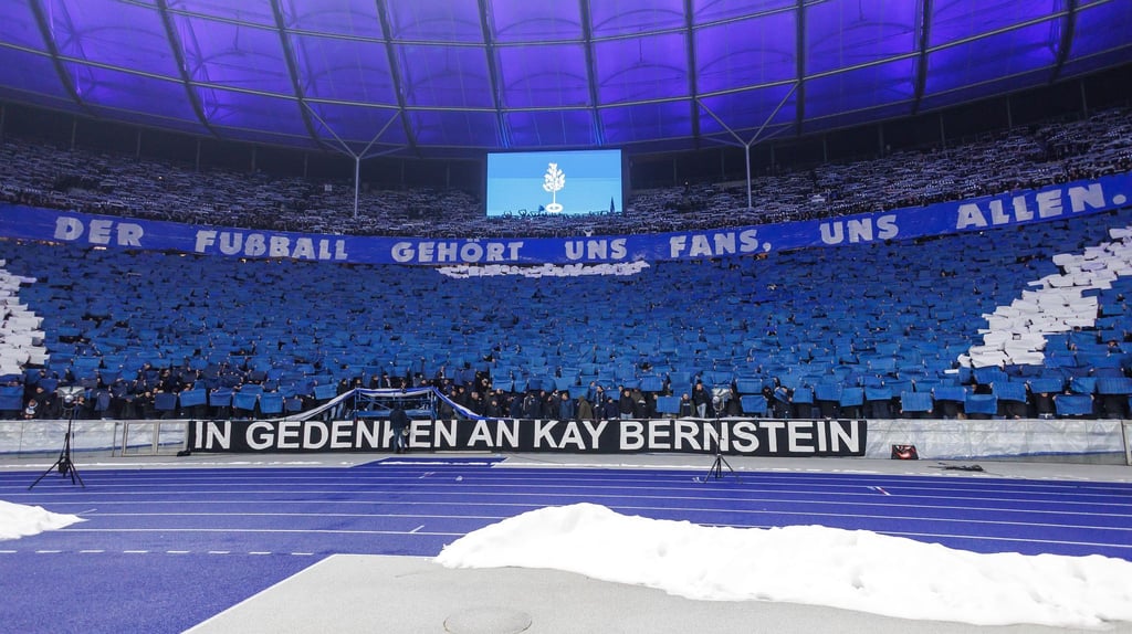 Ein Blick in die Ostkurve der Hertha-Fans vor dem Schalke-Spiel.