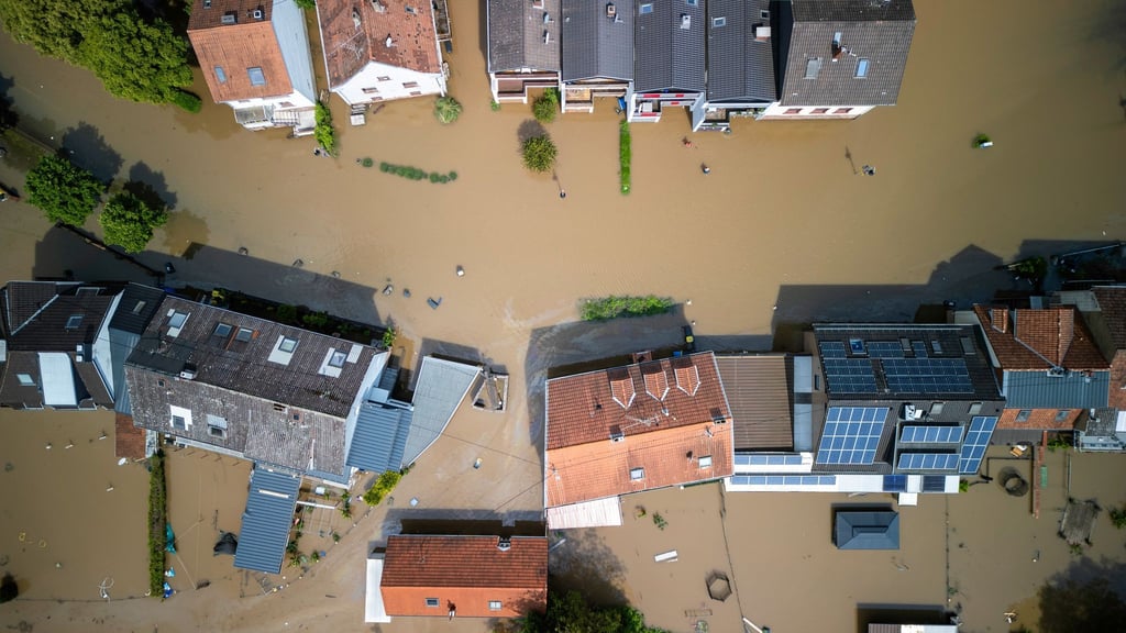 Werden Immobilien durch Unwetter beschädigt, springen oft Versicherungen ein. Doch nach Schadensfällen kommt es immer mal dazu, dass Anbieter bestehende Verträge kündigen.