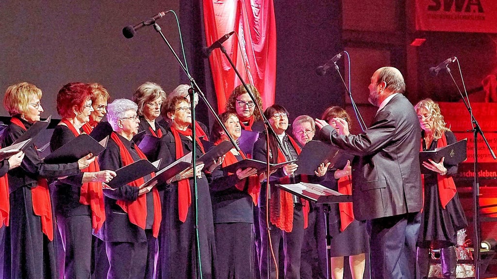 Die musikalische Eröffnung des Neujahrsempfangs  der Salzlandsparkasse und des Salzlandkreises gestaltete der Lyra-Chor Aschersleben.