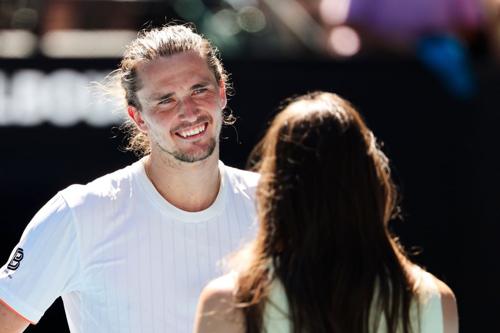 Alexander Zverev beim Interview mit Andrea Petkovic nach seinem Erstrundensieg in Melbourne.