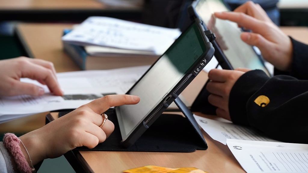 Die Arbeit mit Tablets soll an Niedersachsens Schulen zur Normalität werden – zumindest für ältere Schüler. (Symbolbild)