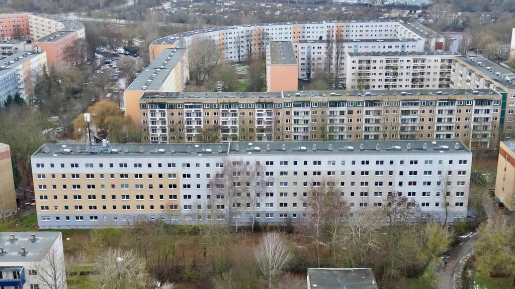 Blocks im Südpark: Mieter in Halle-Neustadt fürchten dieser Tage um die Versorgung mit Heizung und Warmwasser.