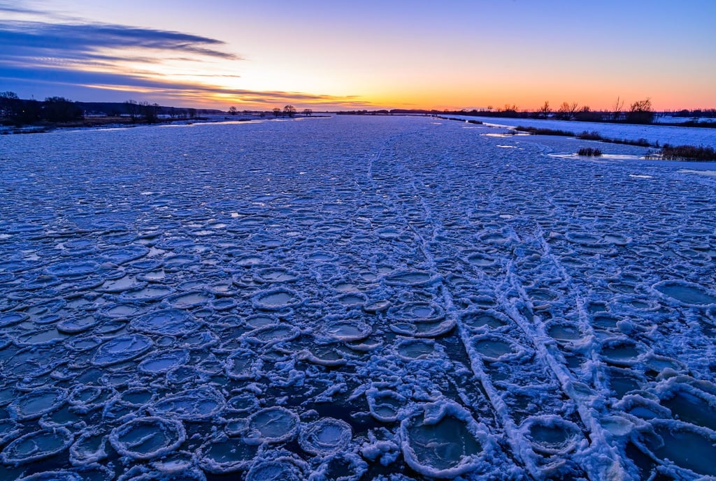 Eisschollen auf der Oder. Im Tagesverlauf kommt die Sonne raus. (Archivbild)