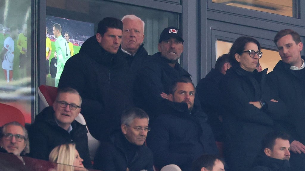 Jürgen Klopp auf der Tribüne des Leipziger Stadions.