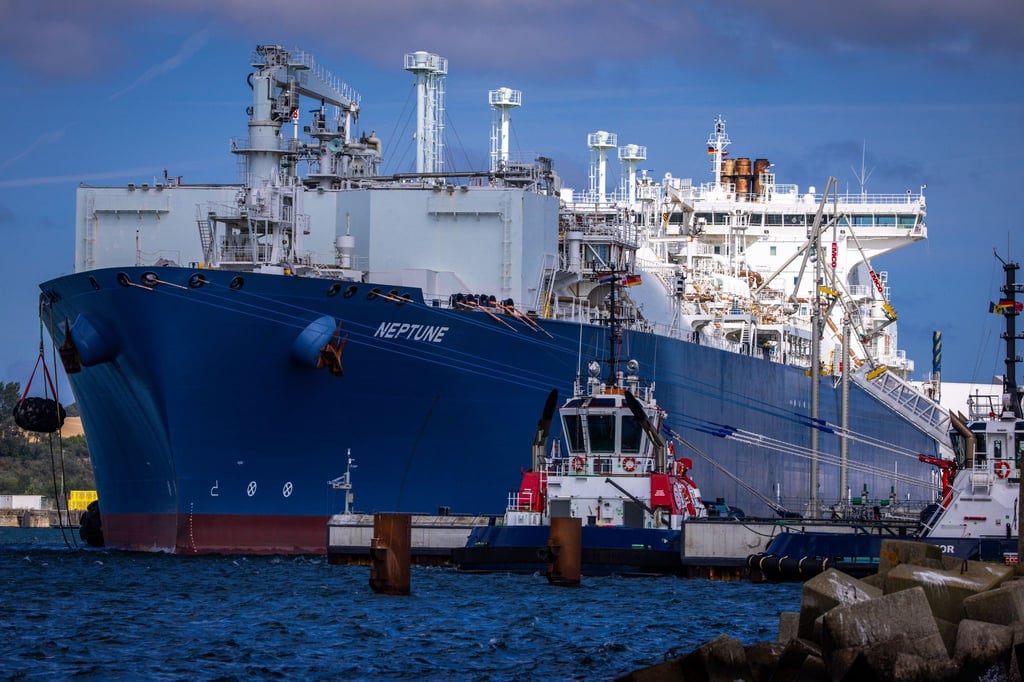 Der Betreiber des deutschen LNG-Terminals an der Ostsee klagt nach eigenen Angaben gegen Beihilfen für die staatliche Betreiberfirma, die Terminals an der Nordsee betreibt. (Archivbild)
