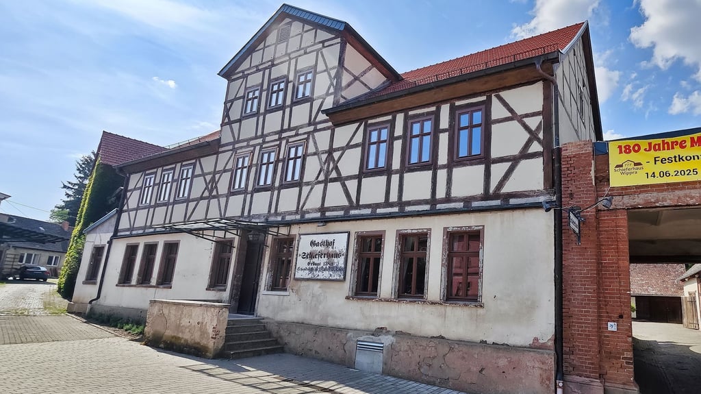 Blick auf das Schieferhaus in Wippra. Es wird seit Jahren saniert und Schritt für Schritt wieder genutzt.