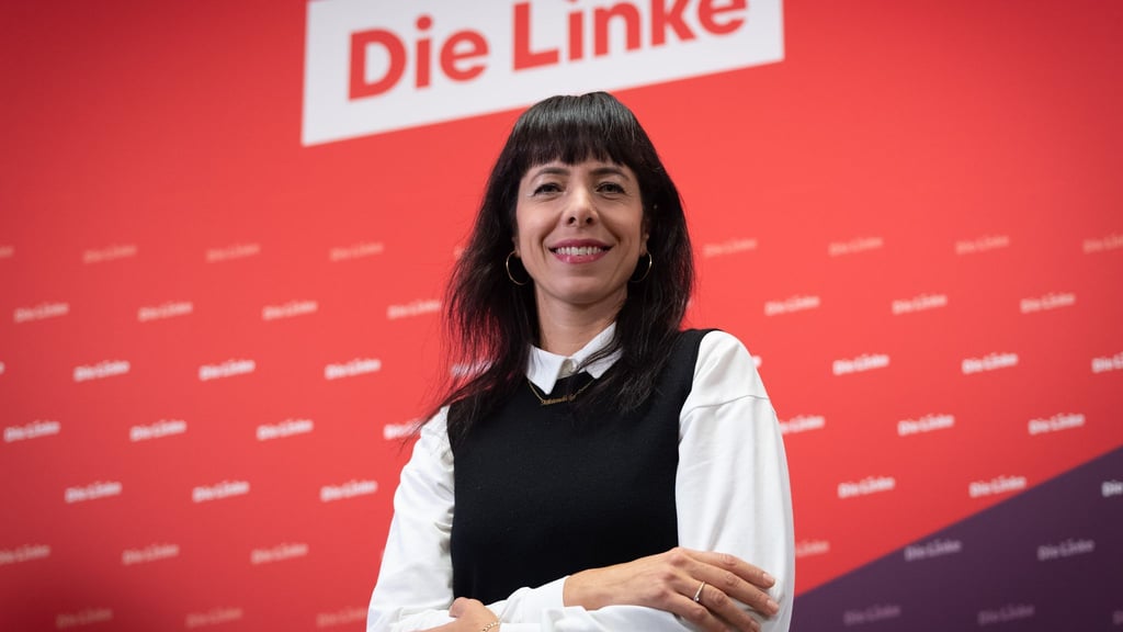 Linke-Spitzenkandidatin Elif Eralp erwartet von der Partei in Neukölln, sich im Wahlkampf auf soziale Themen zu konzentrieren. (Archivbild)