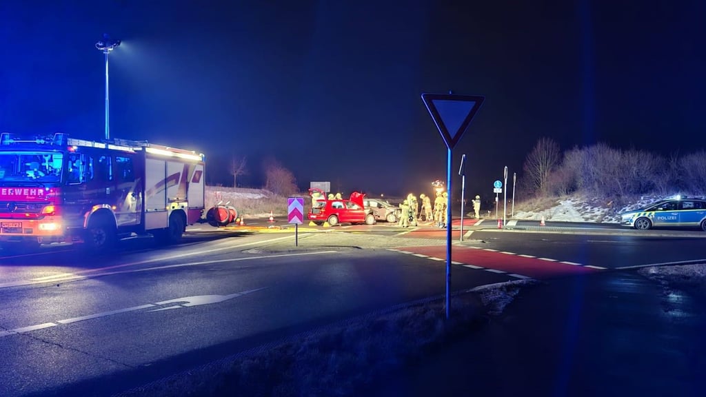 Eine Person wurde beim Unfall an der Auffahrt zur B189 in Wolmirstedt schwer verletzt.
