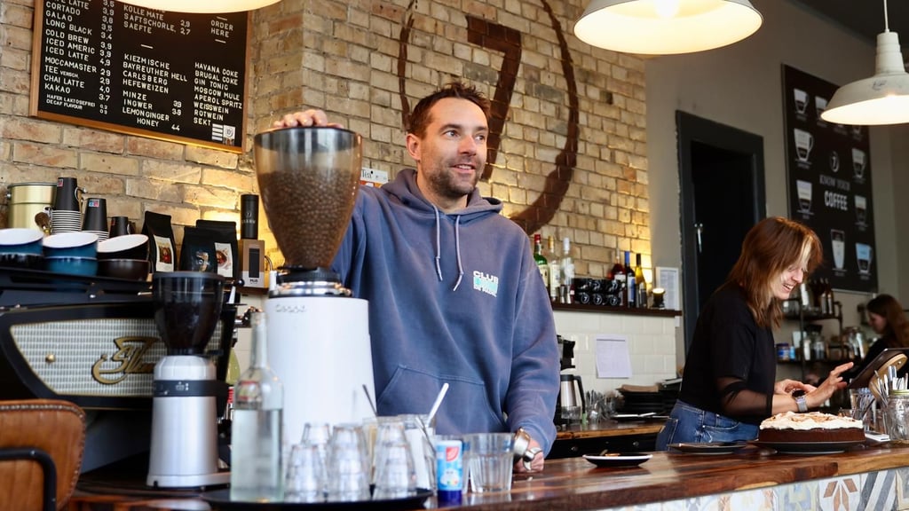 Thomas Schwarzmann im 7 Gramm: Es ist eines der beliebtesten Cafés in Halle. 