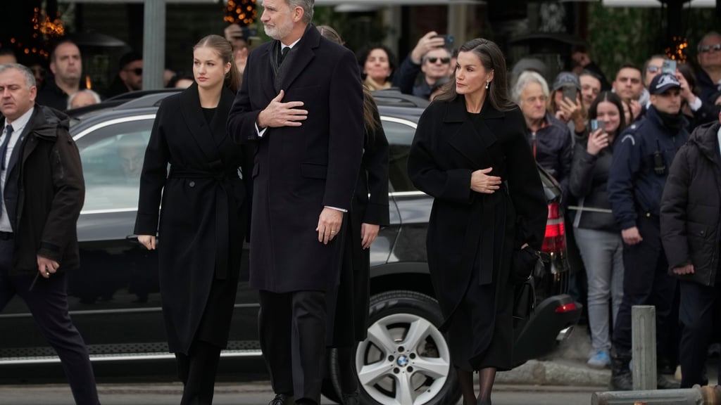 Spaniens König Felipe und seine Familie nehmen Abschied von der „schrulligen Tante“.
