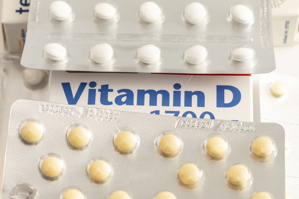 Eine Vitamin-D-Überdosis ist nur durch eine dauerhaft überhöhte Zufuhr von Vitamin-D-Tabletten möglich.