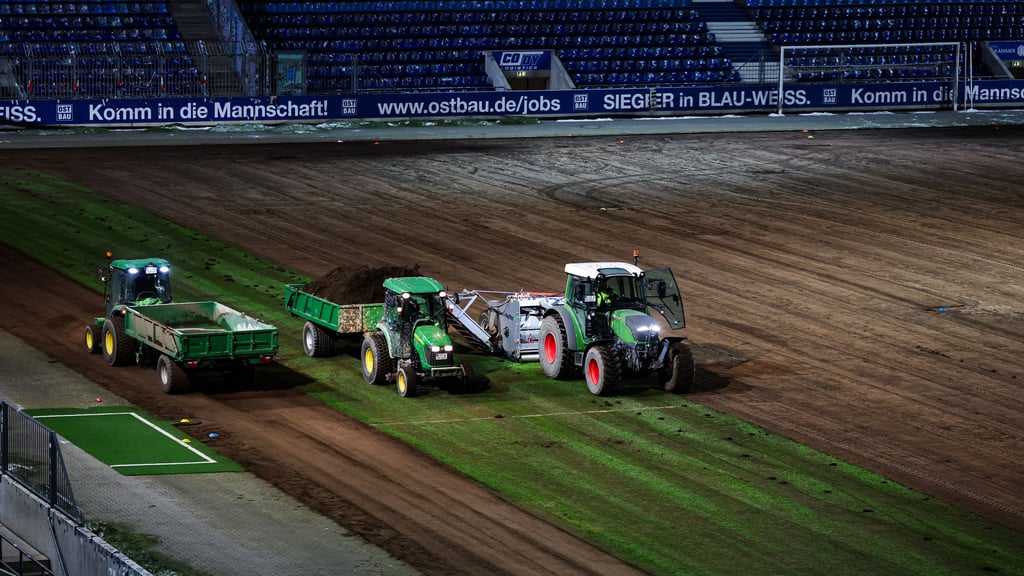 So sah es im Stadion des 1. FC Magdeburg am Montag nach Sonnenuntergang aus.