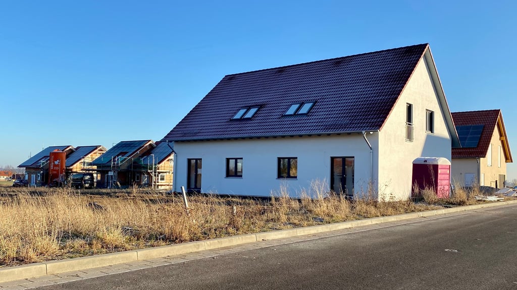 Im neuen Wohngebiet an der Börstedter Straße in Silstedt stehen  erste Häuser, weitere Eigenheime sind im Bau.